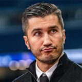 Nuri Sahin schaut zur Seite.