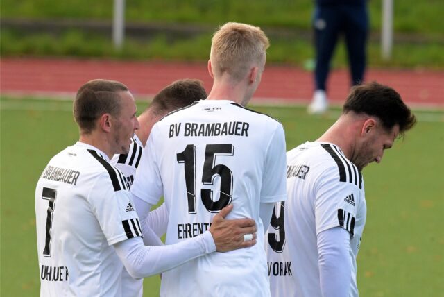 Spieler des BV Brambauer jubeln.