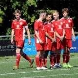 Eine Mauer der Fußballspieler vom Geisecker SV II.