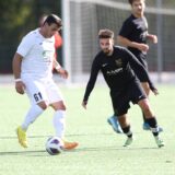 Ahmet Celik bedrängt einen Gegenspieler.