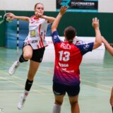 Nele Wagener wirft den Ball.