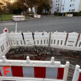 Wo die Hammer Straße in Unna Palaiseaustraße und Bergenkamp kreuzt, stehen Absperrbaken im Weg