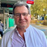 Dr. Vlassios Aslanidis von der Viktoria-Apotheke an der Kampstraße hat eine differenzierte Sicht auf die neue Fußgängerzone.