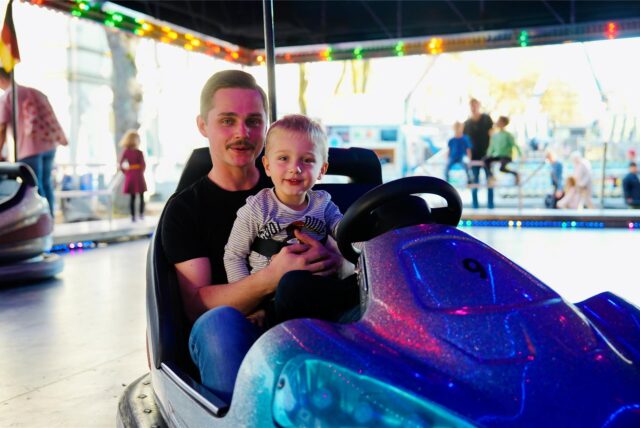 In Schwerte haben die Besucher eine gute Zeit auf der Kirmes am Samstag (26.10.).