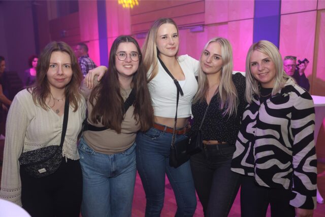 Viel junge Gäste hat es am Samstagabend in den Kolpingsaal zur ersten von zwei Sim-Jü-Partys gezogen.