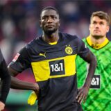 Serhou Guirassy schaut Richtung Tribüne.