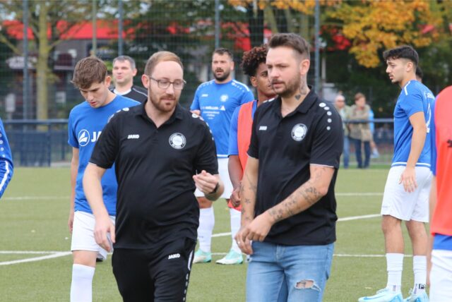 Andre Rödiger (l.) und Peter Kanzog sprechen.