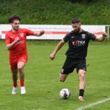Milan Sekulic vom Lüner SV dribbelt.