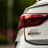 Nahaufnahme der linken Rückleuchte eines Audi RS Q3.