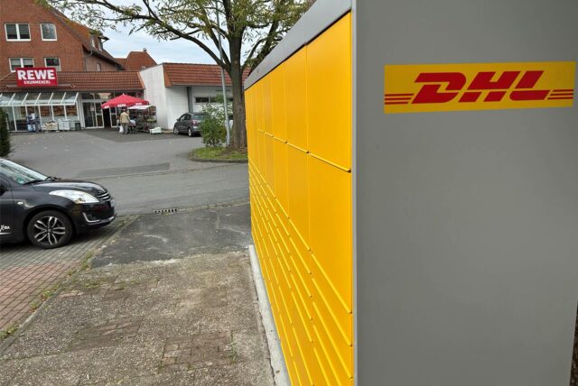 Die neue DHL-Packstation am Rewe-Markt in Werne.