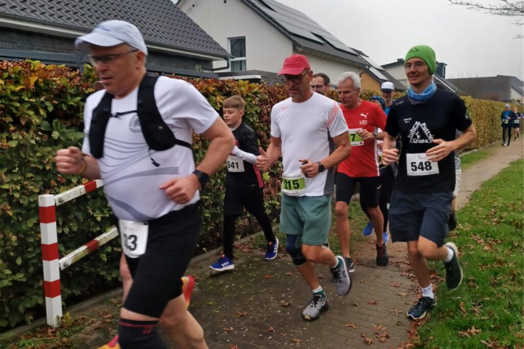 Insgesamt 228 Läuferinnen und Läufer gingen auf die 5-Kilometer-Runde.