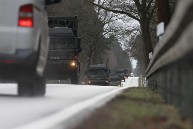 Das undatierte Foto zeigt Fahrzeuge der britischen Streitkräfte auf einer Straße in Deutschland. Konvois britischer Streitkräfte werden auf Straßen in Niedersachsen und Nordrhein-Westfalen erwartet