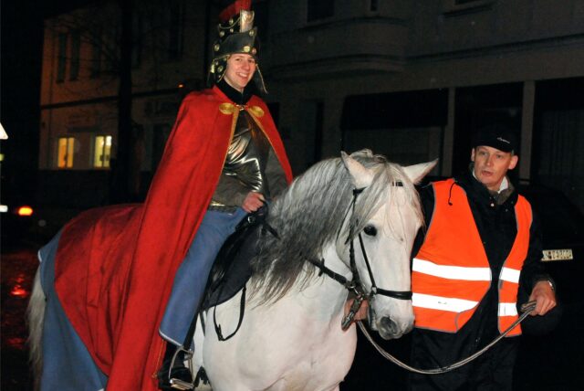 Mann auf einem Pferd bei St. Martin in Lünen-Süd