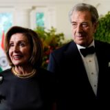 Die Abgeordnete Nancy Pelosi und ihr Ehemann Paul Pelosi kommen zum Staatsdinner mit US-Präsident Biden und dem indischen Premierminister Modi im Weißen Haus.