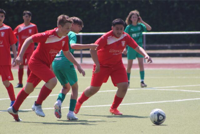 Spieler im Zweikampf.