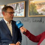 Bürgermeister Lothar Christ im Gespräch mit RN-Redakteurin Laura Oswald-Jüttner.