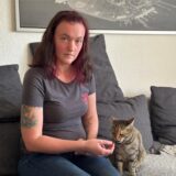 Die 31-jährige Katja Schacke soll eine Tierarztrechnung in Vorkasse in Höhe von 1400 Euro zahlen. Das kann sie nicht und hofft, dass ihre Tierversicherung den Betrag direkt übernimmt.