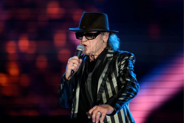Udo Lindenberg singt beim Konzert der neuen Tournee «Udopium Live 2022» im Rudolf-Harbig-Stadion.