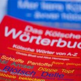 «Das Kölsche Wörterbuch» liegt in der Akademie för uns kölsche Sproch aus. Sprachforscher der Landschaftsverbände aus Westfalen und dem Rheinland erforschen in einer Sprach-App die regionale Sprachen in NRW.