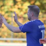 Jubel beim BSV Heeren nach dem 2:1-Treffer durch Martin Herbort. FC Overberges Keeper Kai Münstermann (r.) macht seinem Ärger Luft.