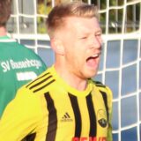 Daniel Milcarek (r.) bejubelt seinen Treffer zum 2:0, nachdem er nach einer am schnellsten schaltete.