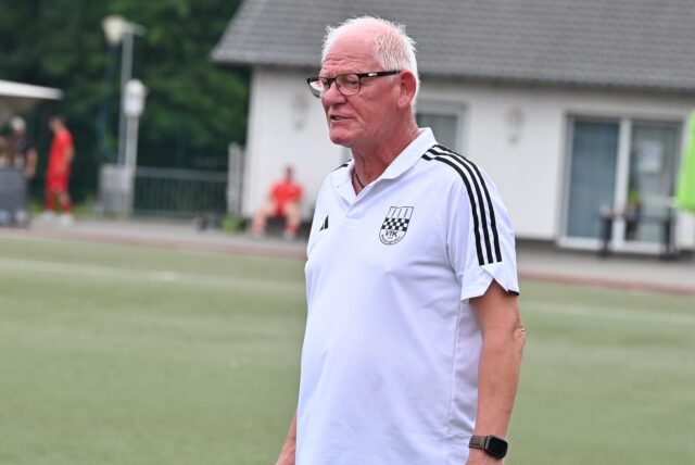 Olaf Barnfeld ist Trainer des VfK Weddinghofen.