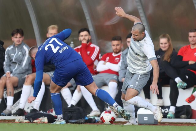 Ufuk Ekinicer vom FC Nordkirchen im Zweikampf.