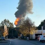 In Hamm steht ein Kühlturm in Flammen.