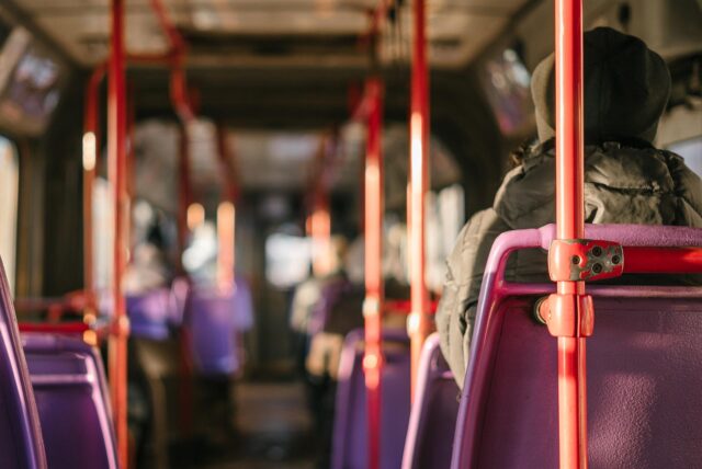 Innenaufnahme eines Linienbusses.