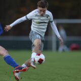 Jamie Borm vom FC Nordkirchen entwischt seinem Gegenspieler.