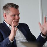Kreiskämmerer Mike-Sebastian Janke  bei der Vorstellung des Haushaltsentwurfs 2025/2026 des Kreises Unna.