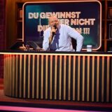Stefan Raab feiert mit der brandneuen Quiz- und Competition-Show #DGHNDMBSR «Du gewinnst hier nicht die Million bei Stefan Raab» sein TV-Comeback auf RTL+.