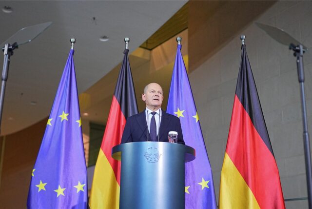 Bundeskanzler Olaf Scholz (SPD), spricht nach einem Krisentreffen des Koalitionsausschusses der Ampelkoalition.
