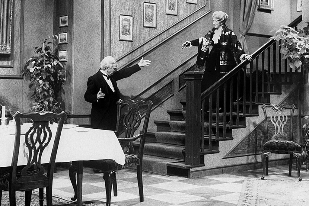 Freddie Frinton als Diener James und May Warden als alleinspeisende alte Dame Miss Sophie Freddie Frinton als Diener James und May Warden als alleinspeisende alte Dame Miss Sophie