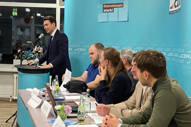 Zehn Minuten lang erklärte der CDU-Bürgermeister-Kandidat Waldemar Leinweber seine Themen.