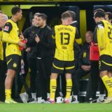 Nuri Sahin im Gespräch mit seinen Spielern.