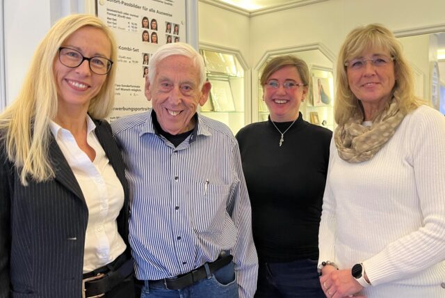 Das Team von Foto Schlicht in Brackel investiert in die Zukunft – hier mit (v.l.) Claudia Schlicht, Dieter Schlicht, Nicole Bungart und Martina Stempniewski.