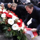 on rechts nach links: Düsseldorfs OB Stephan Keller, Sylvia Löhrmann, Antisemitismusbeauftragte des Landes, Landtagspräsident André Kuper und Oded Horowitz, Vorsitzender der Jüdischen Gemeinde.