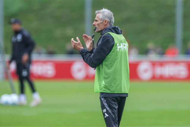 21.10.2024, Fussball, Saison 2024/2025, 2. Bundesliga, Training FC Schalke 04, Cheftrainer Kees van Wonderen (FC Schalke 04)