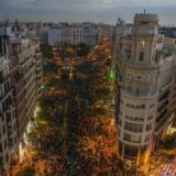 Tausende Demonstranten versammeln sich in Valencia zu einer von sozialen und zivilgesellschaftlichen Gruppen organisierten Demonstration unter dem Motto «Mazón, tritt zurück», um den Umgang mit den jüngsten Überschwemmungen anzuprangern und sich gegen den Präsidenten der Regionalregierung C. Mazon zu wenden.