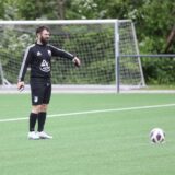 Abdullah Sahin steht auf dem Platz.