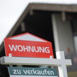 Auf den bekannten Online-Portalen gibt es verschiedene Schnäppchen-Angebote für günstige Wohnungen.