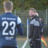 Trainer Kevin Schulzki (r.) trifft am Sonntag mit dem SVE Heessen auf den VfL Kamen.