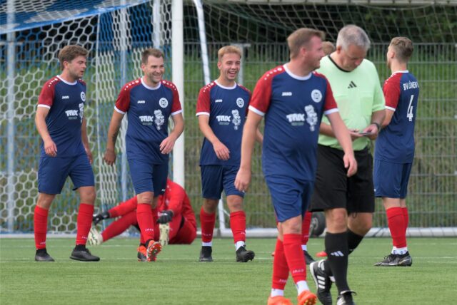 Spieler des BV Lünen jubeln.