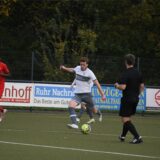 Frederic Fischer, Spieler des Werner SC in der Landesliga 4, schießt aufs Tor.