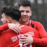 Torben Gretzinger (hinten) ist fraglich für das Derby bei der SG Massen. Er setzte in der Trainingswoche wegen Rückenproblemen aus.
