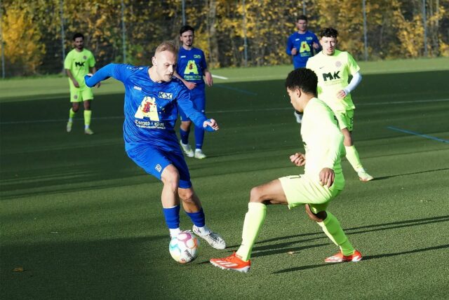 Philip Denninghoff (l.) brach den Bann und erzielte das 1:0 für den Kamener SC vor der Pause.