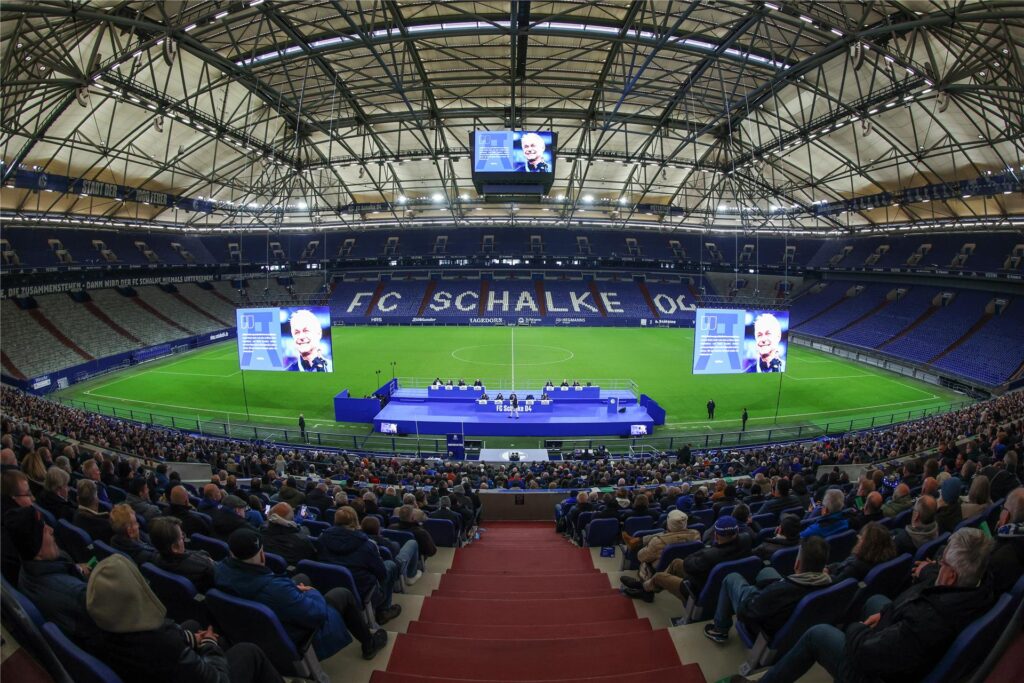 Über sieben Stunden dauerte die Mitgliederversammlung des FC Schalke 04.