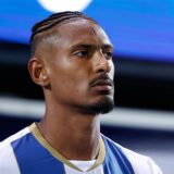 Sebastien Haller blickt geradeaus.