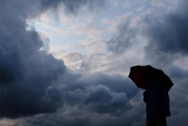 Gewitterwolken und eine Silhouette